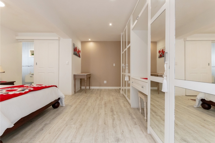 4 Bedroom Property for Sale in Paradise Beach Western Cape